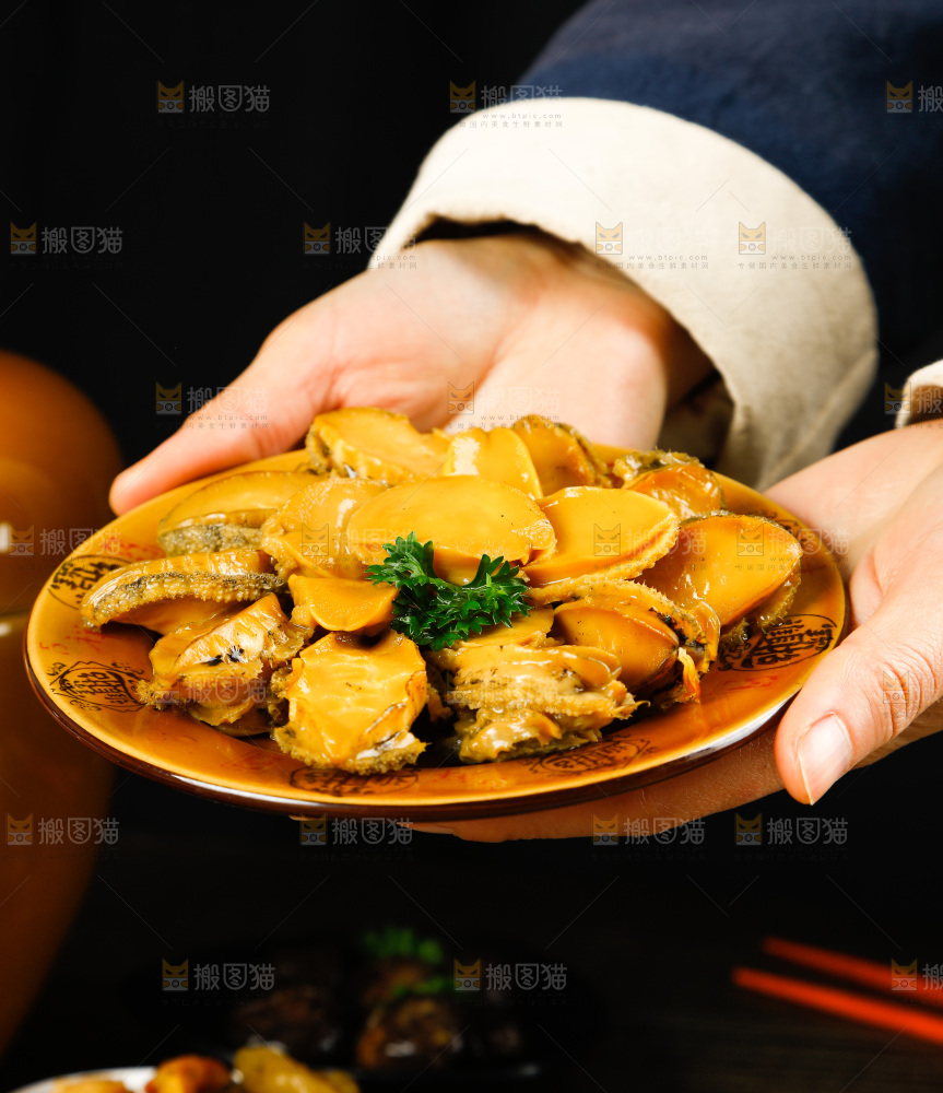 深底上的佛跳墙食材