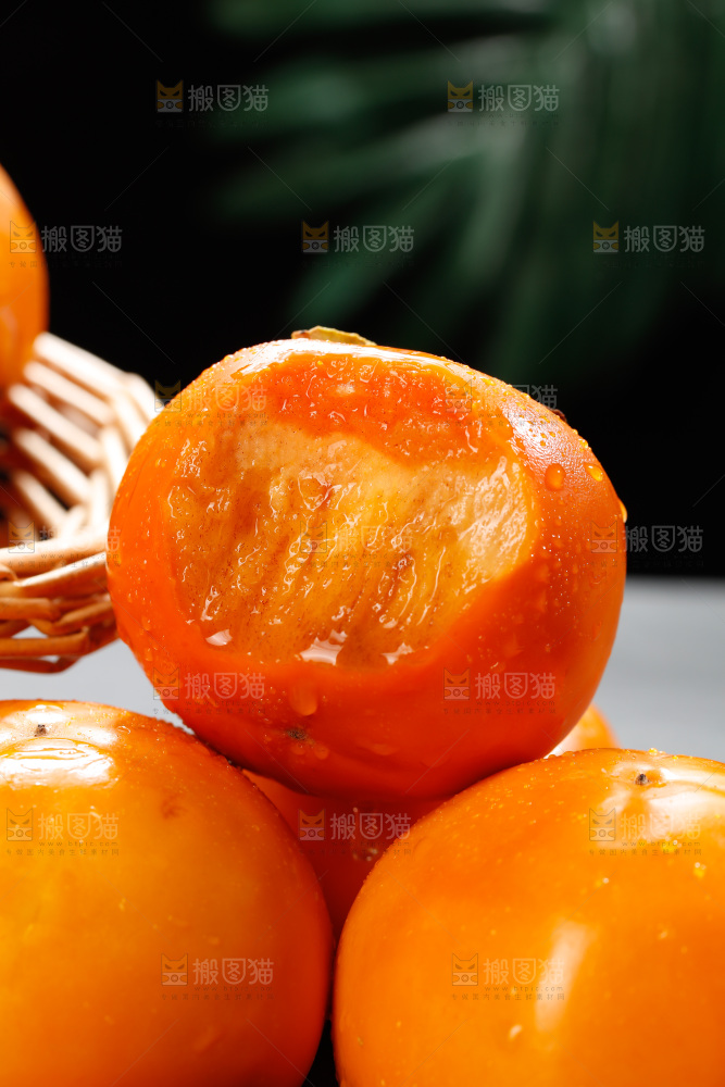深底上的巧克力脆柿