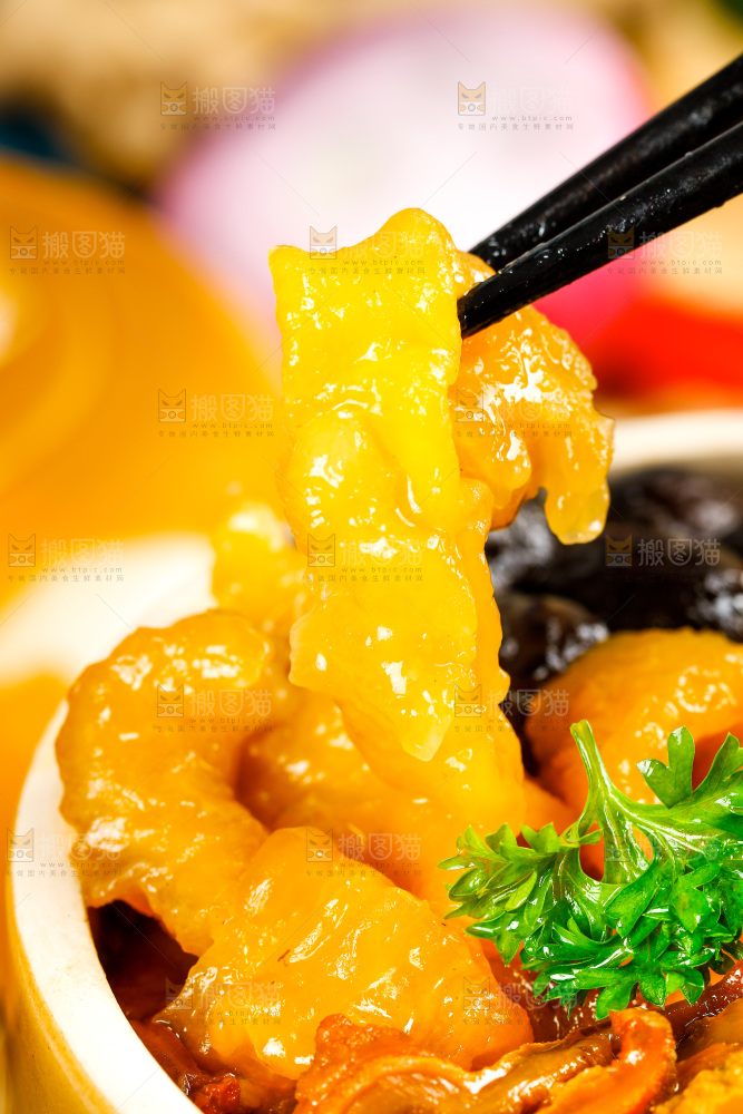 深底上的佛跳墙食材