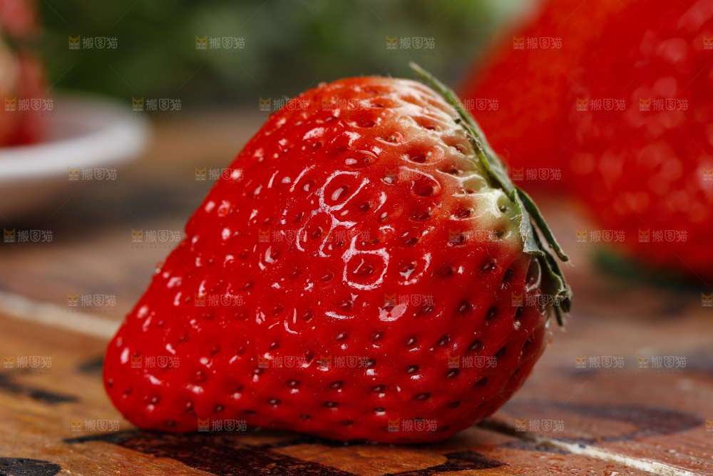 红颜草莓