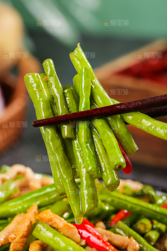 深底上的豇豆炒肉丝