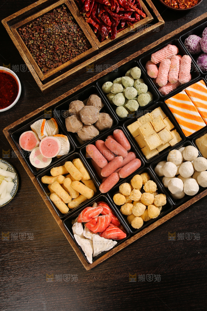 深底上的火锅丸子