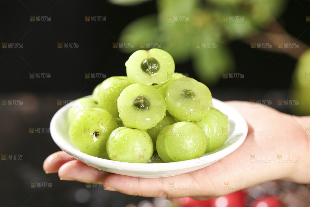 深底上的油甘果