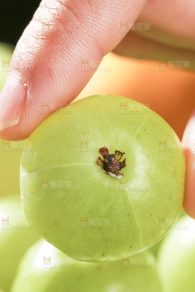 深底上的油甘果