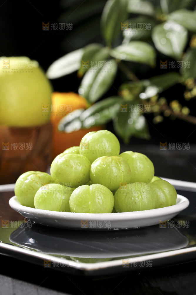 深底上的油甘果