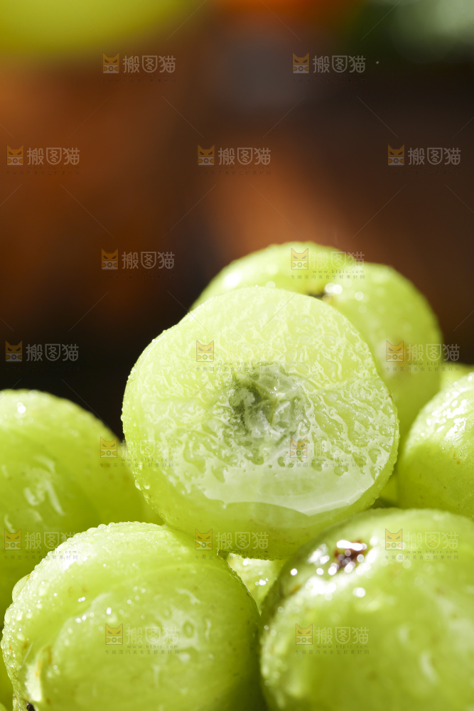 深底上的油甘果