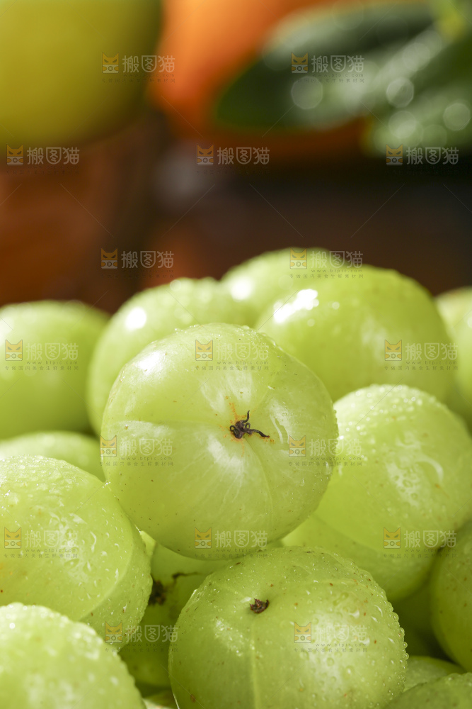 深底上的油甘果