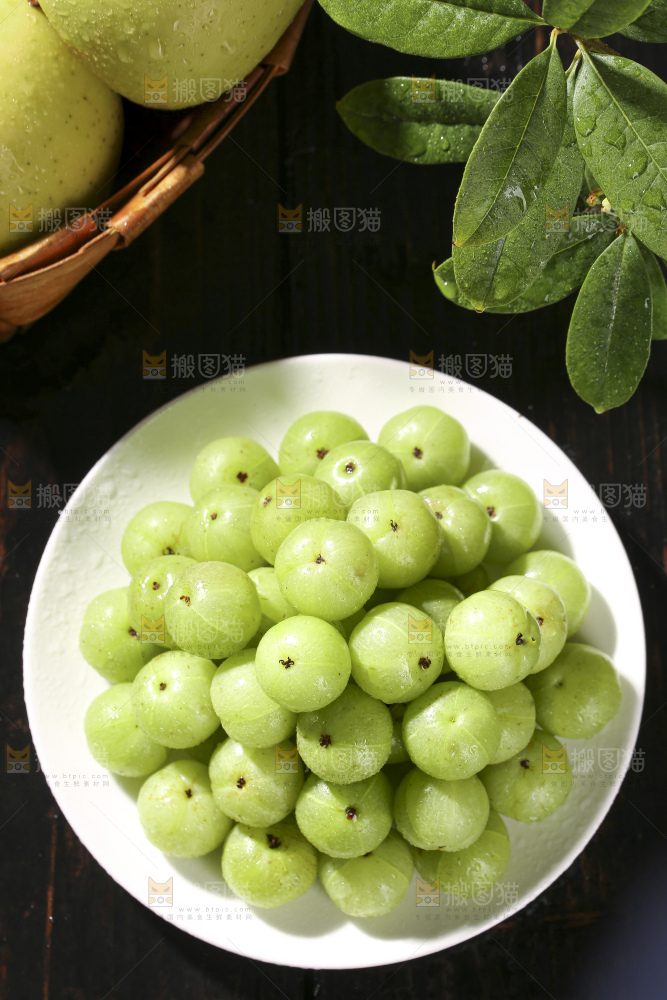 深底上的油甘果