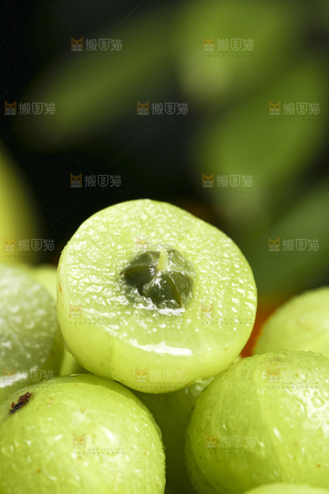 深底上的油甘果
