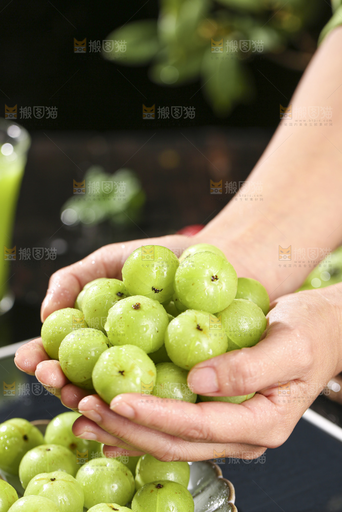 深底上的油甘果