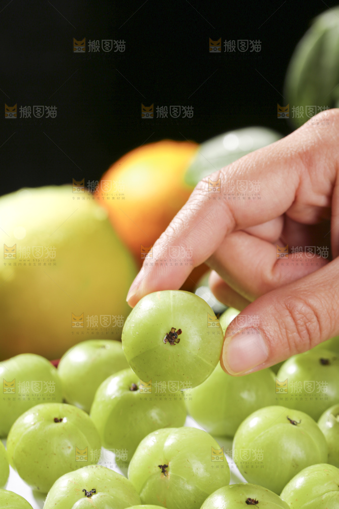 深底上的油甘果