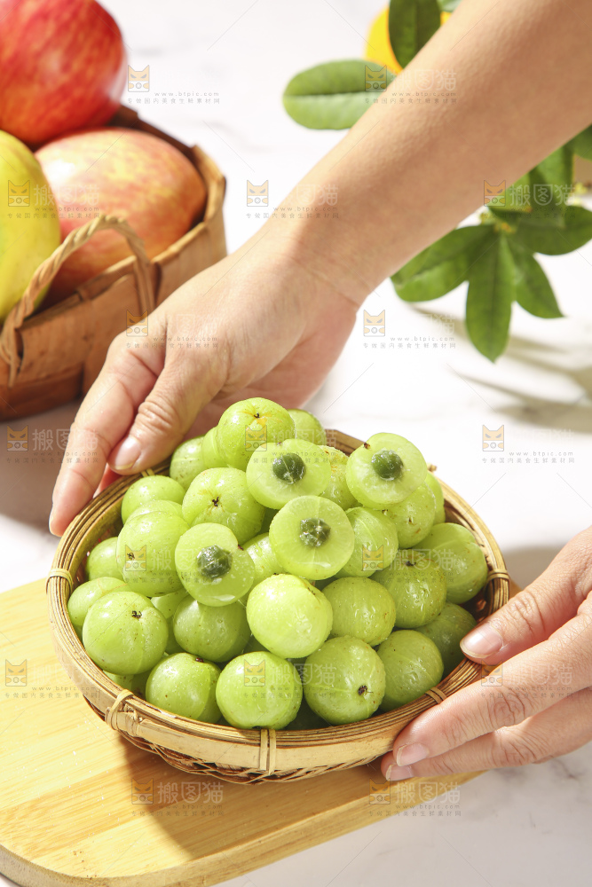 浅底上的油甘果