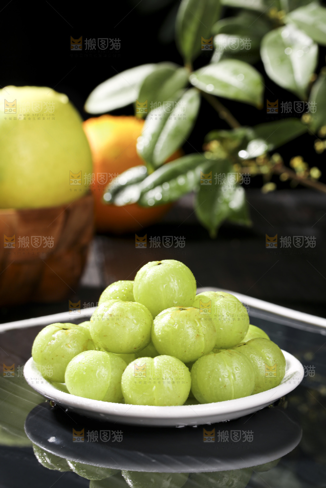 深底上的油甘果