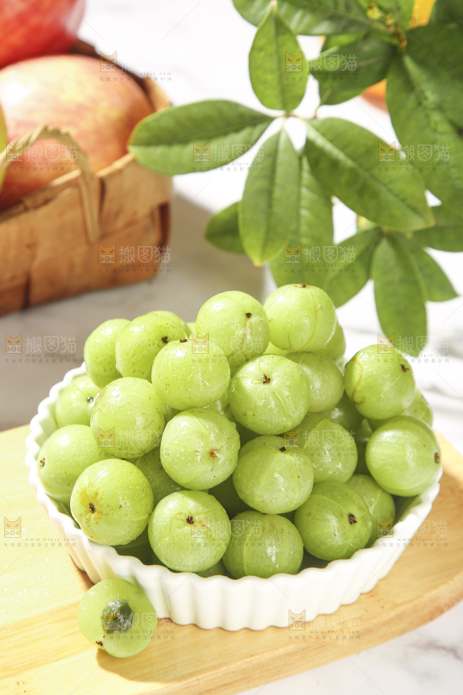 浅底上的油甘果