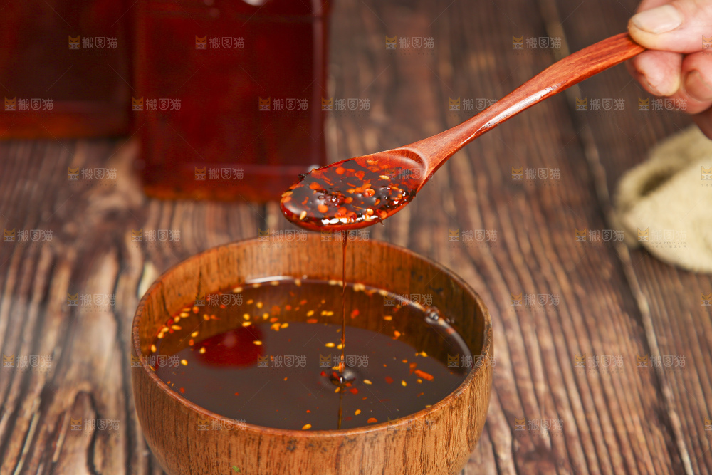 木底上的辣椒油