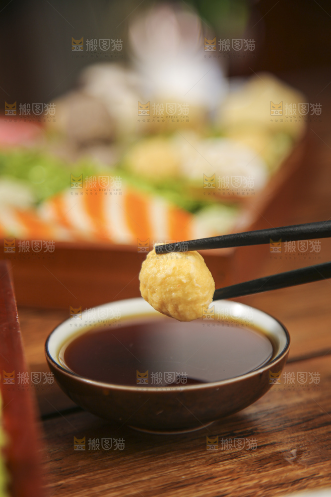 木底上的火锅丸子