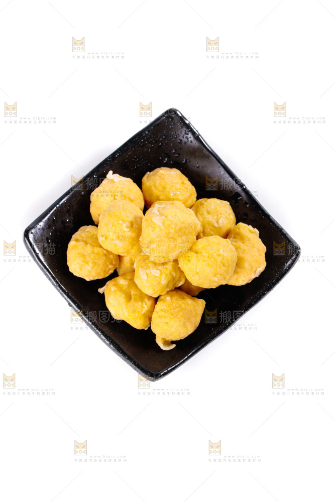 白底上的火锅丸子