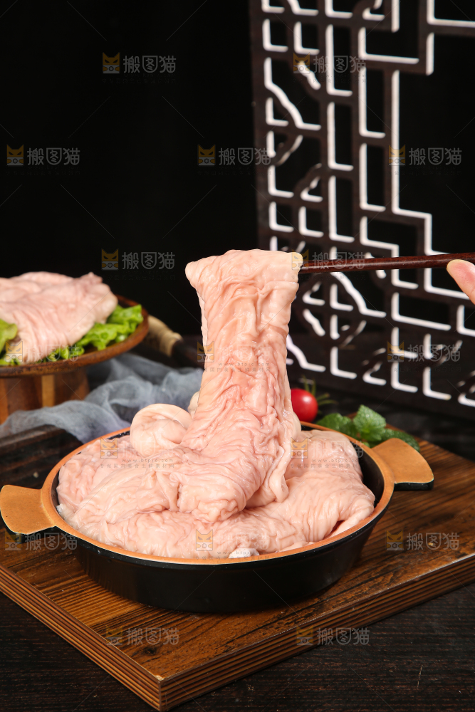 深底上的新鲜猪大肠