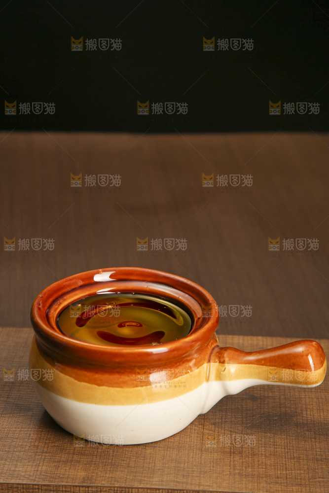 深底上的山茶油