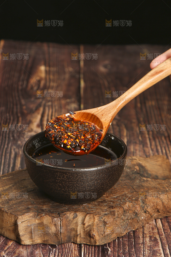 木底上的辣椒油