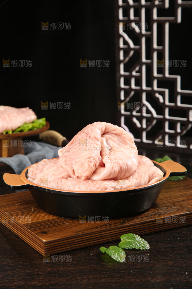深底上的新鲜猪大肠