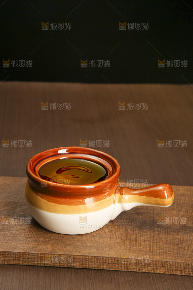 深底上的山茶油