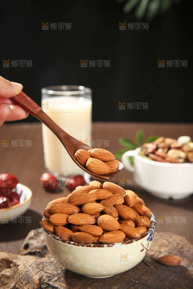 深底上的扁桃仁