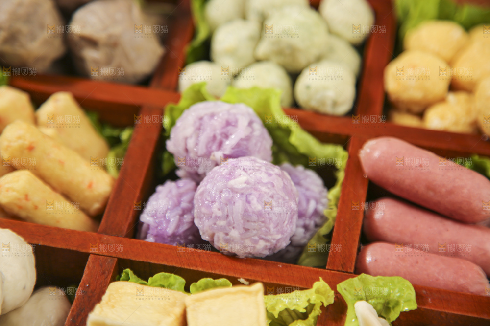 木底上的火锅丸子