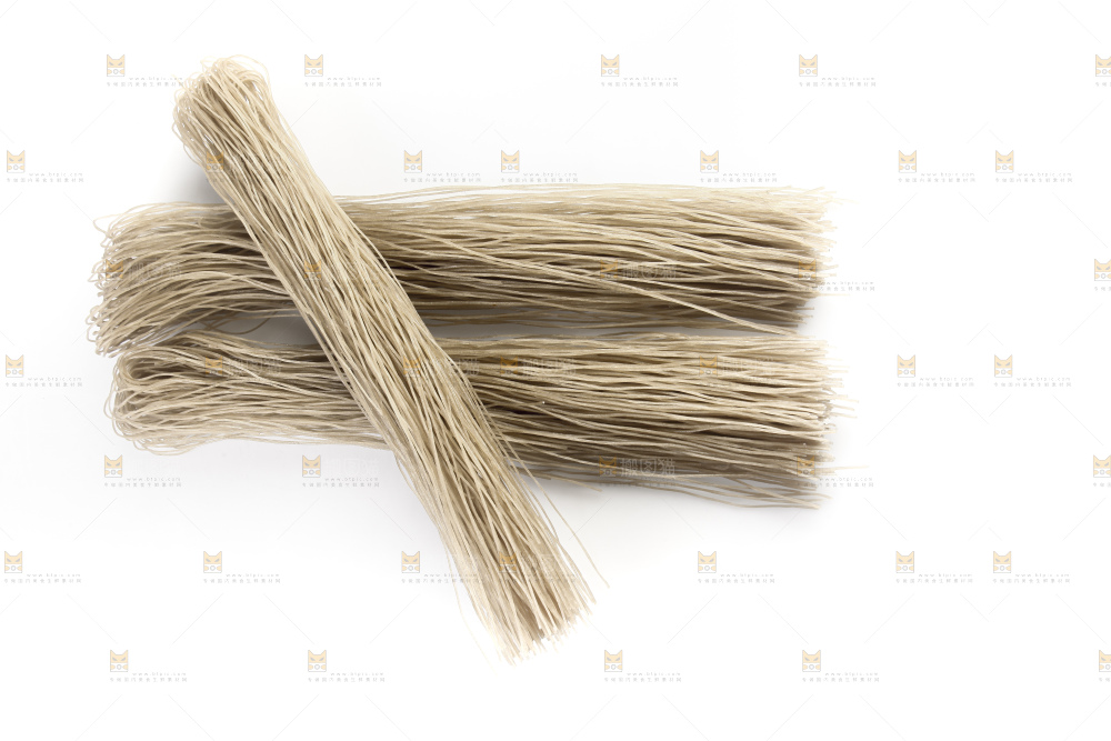 白底上的红薯粉