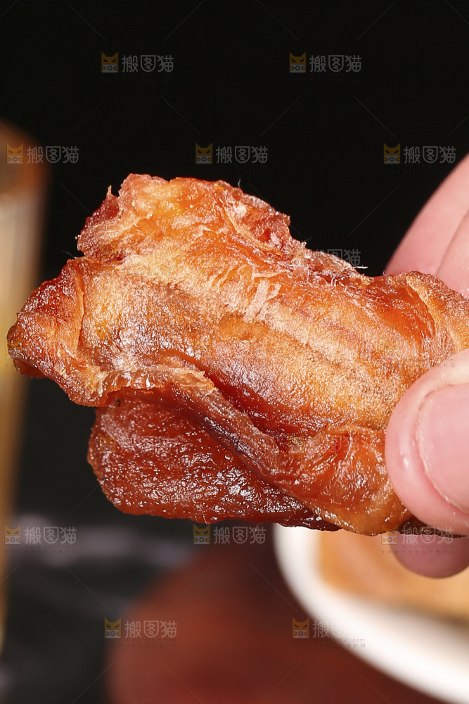 深底上的苹果干