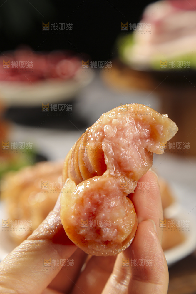 深底上的烤肠
