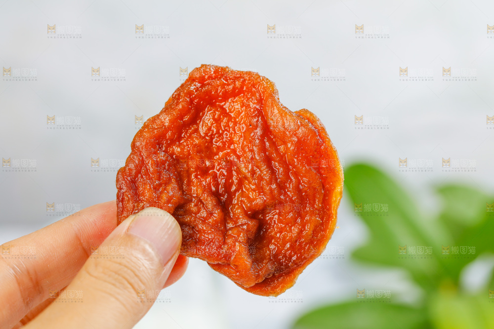 浅底上的苹果干