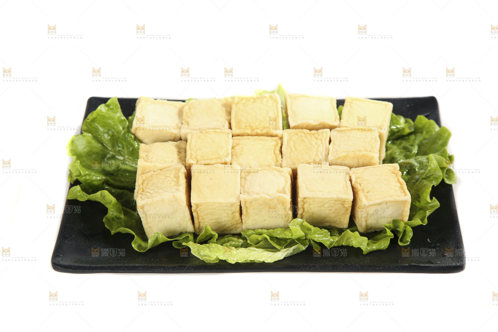 白底上的火锅丸子
