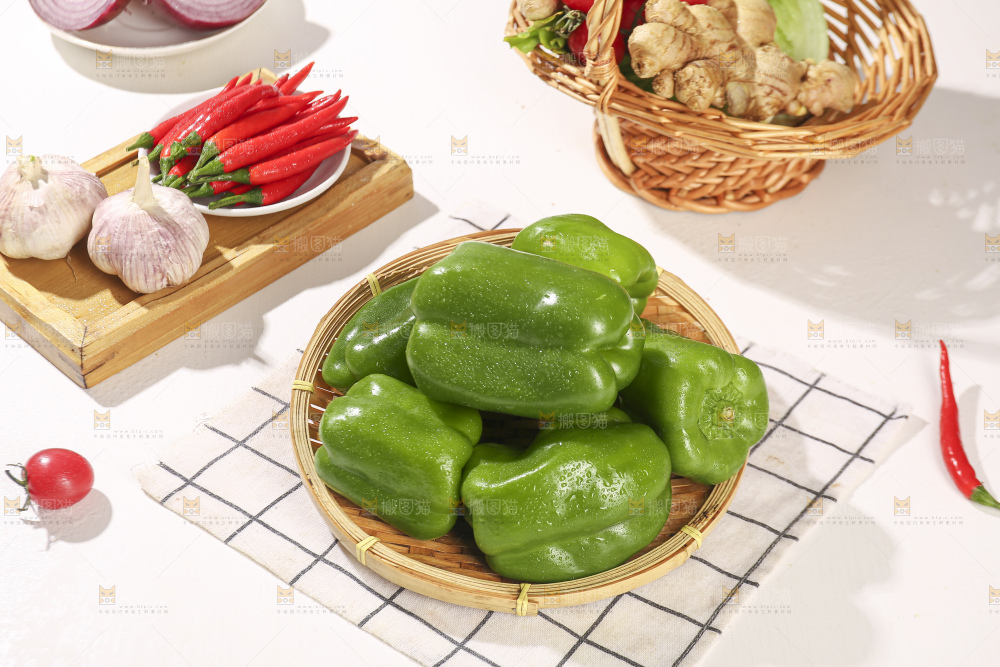 浅底上的青圆椒