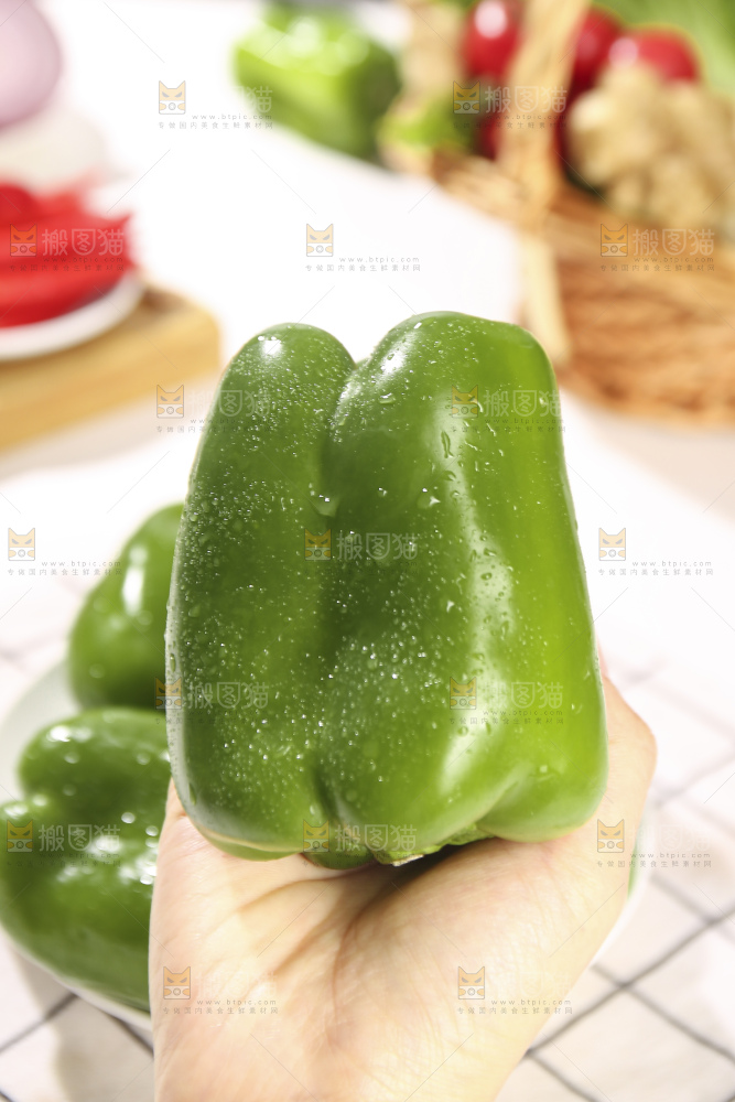 浅底上的青圆椒