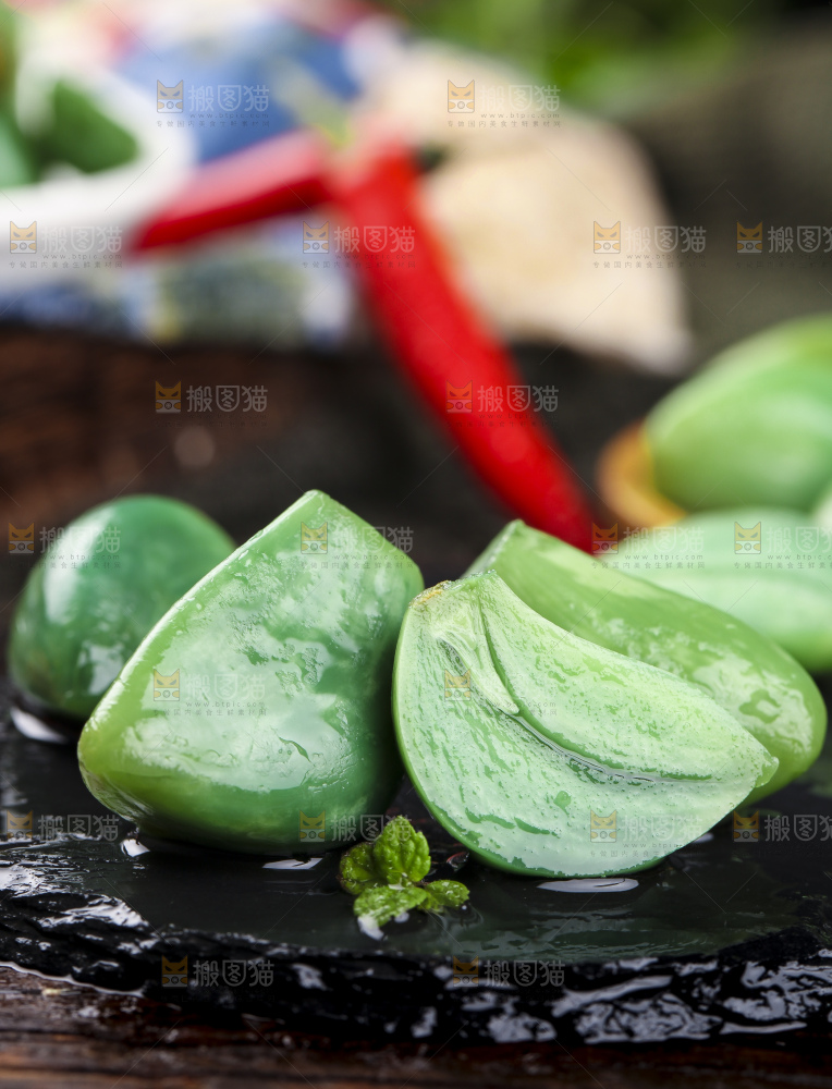 深底上的腊八蒜
