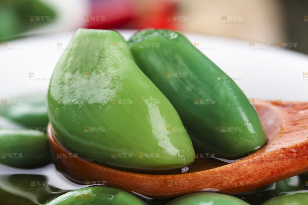 深底上的腊八蒜