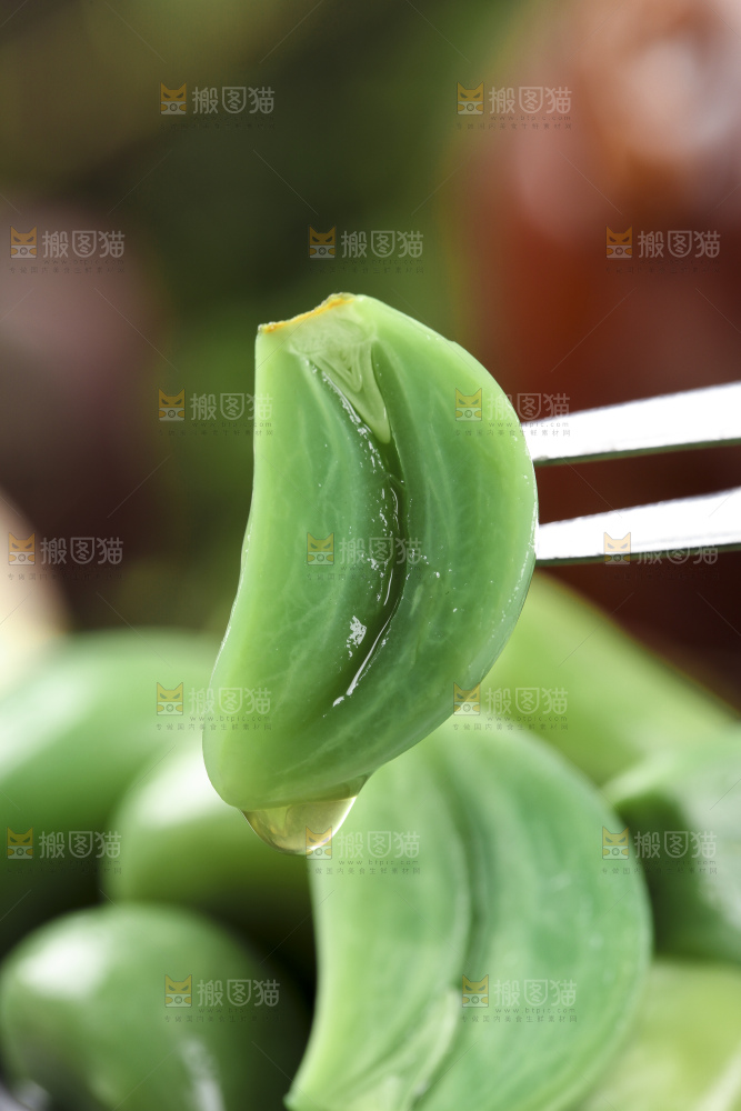 深底上的腊八蒜