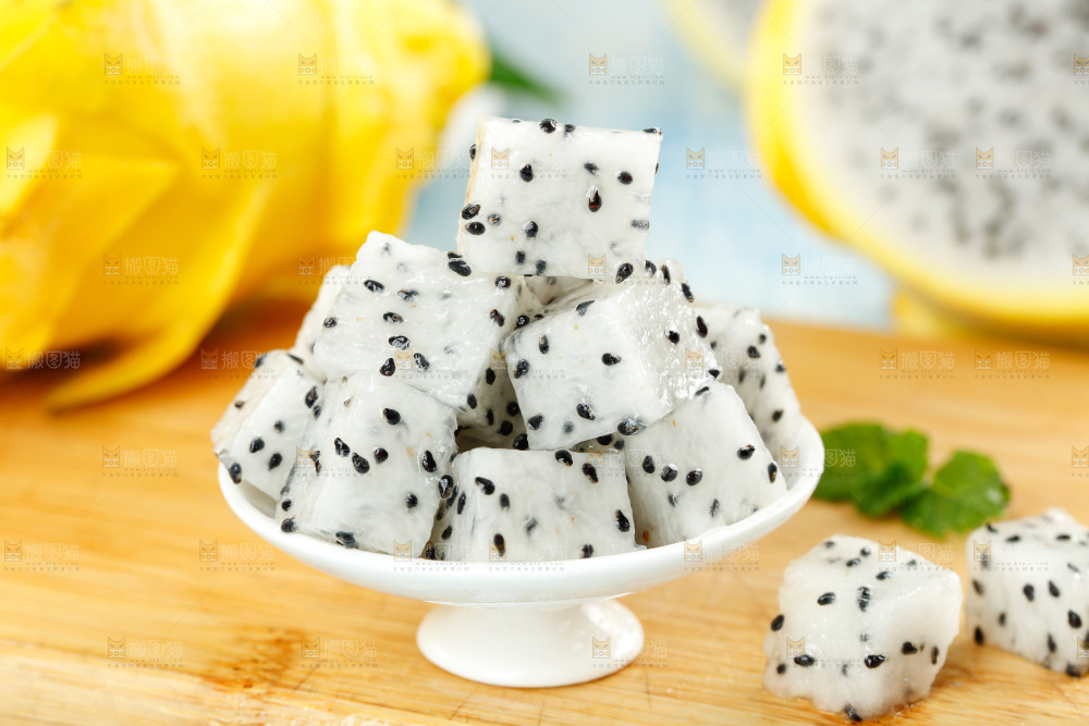 浅底上的黄皮火龙果