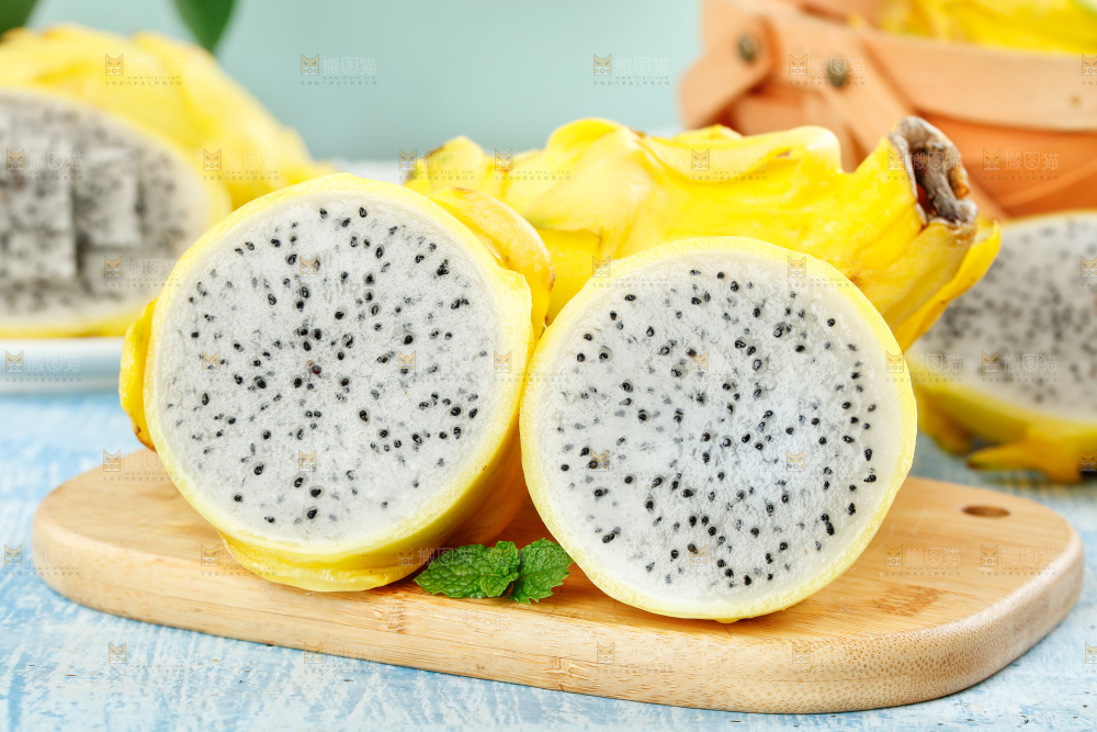 浅底上的黄皮火龙果