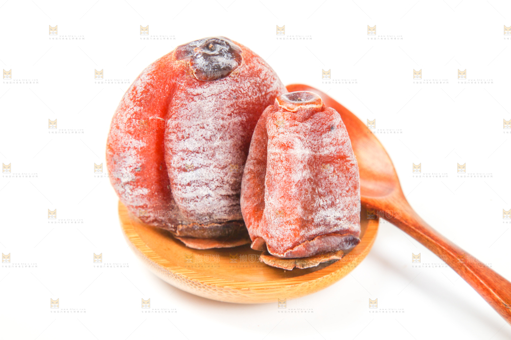白底上放着吊柿饼