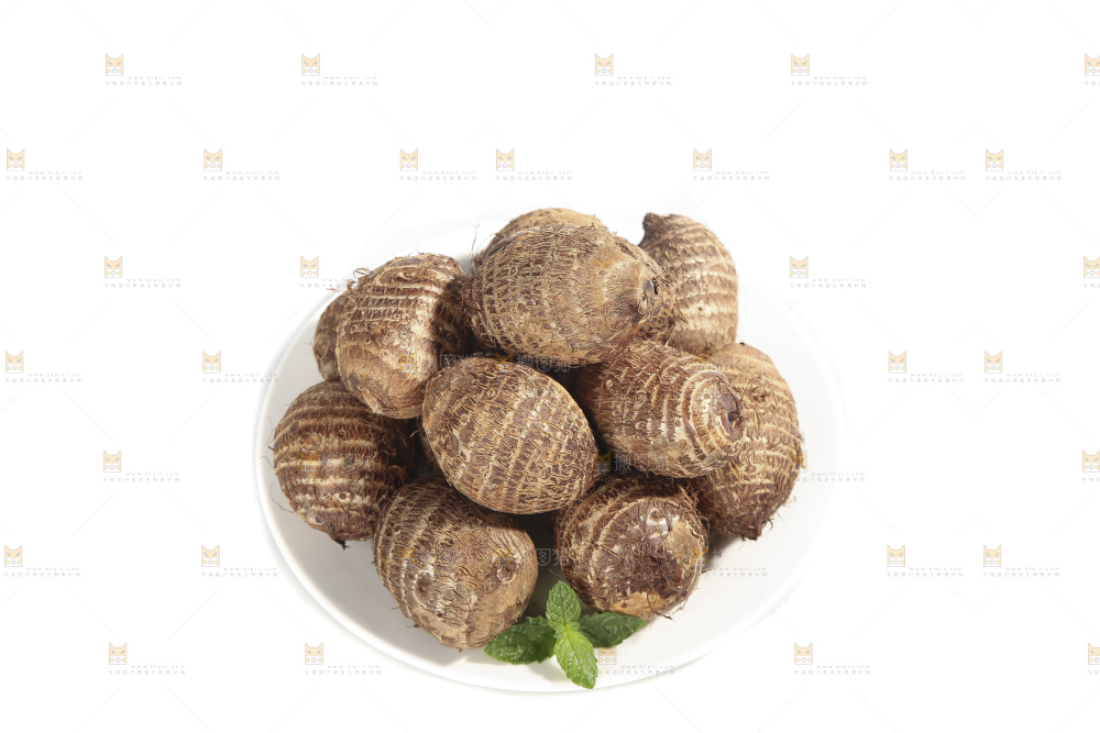 白底上的牛奶芋头