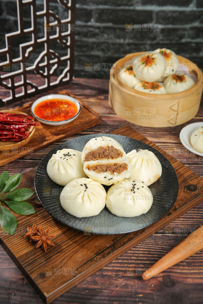 深底上的牛肉包子