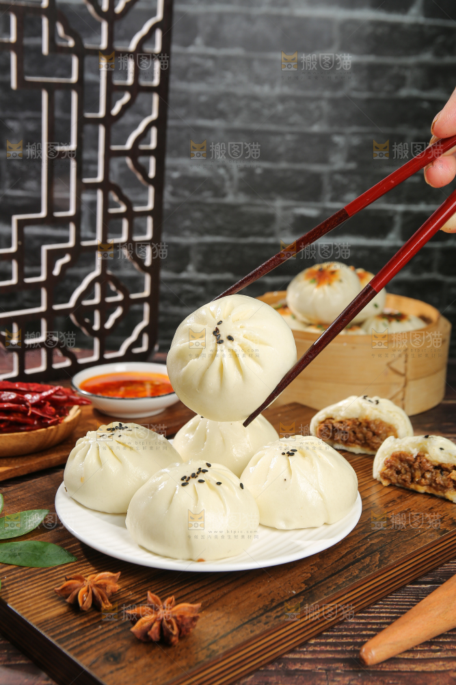 深底上的牛肉包子