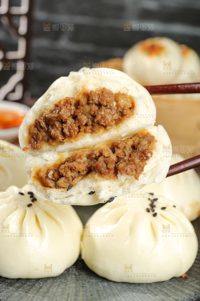 深底上的牛肉包子
