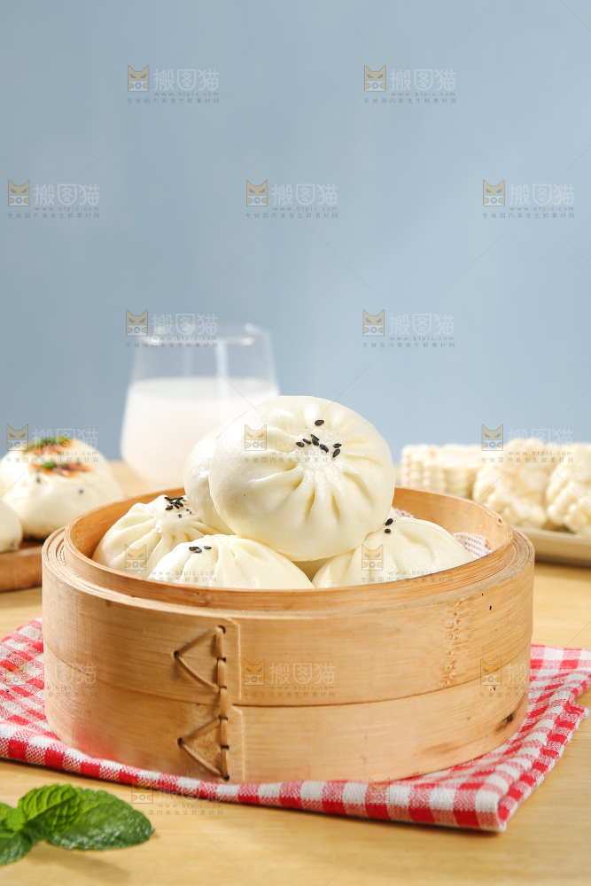 浅底上的牛肉包子