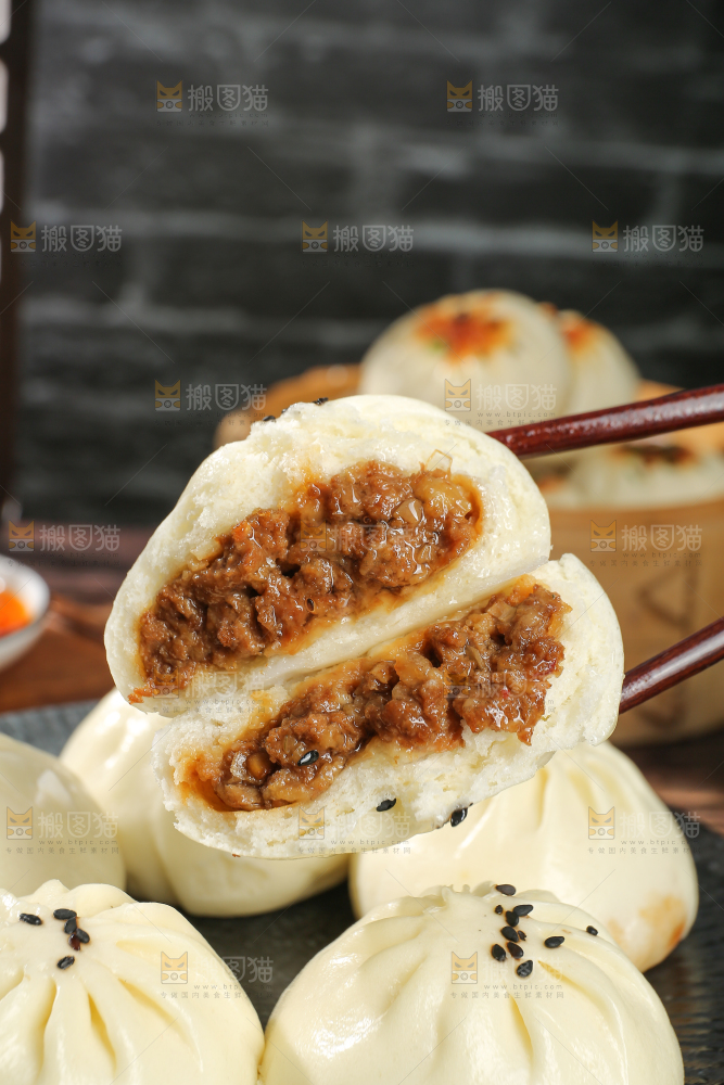 深底上的牛肉包子