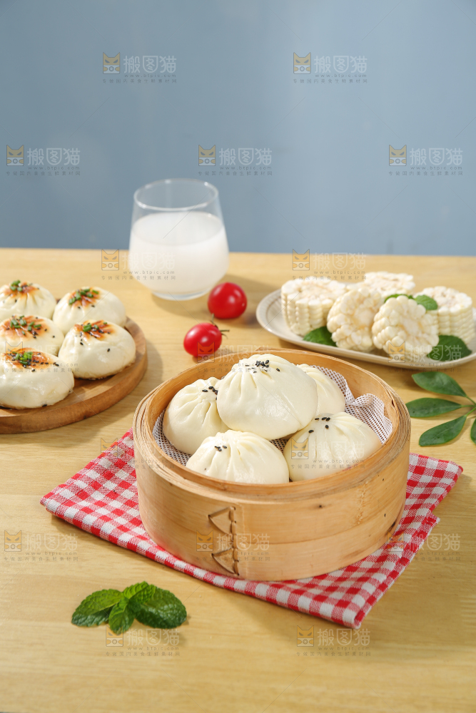 浅底上的牛肉包子