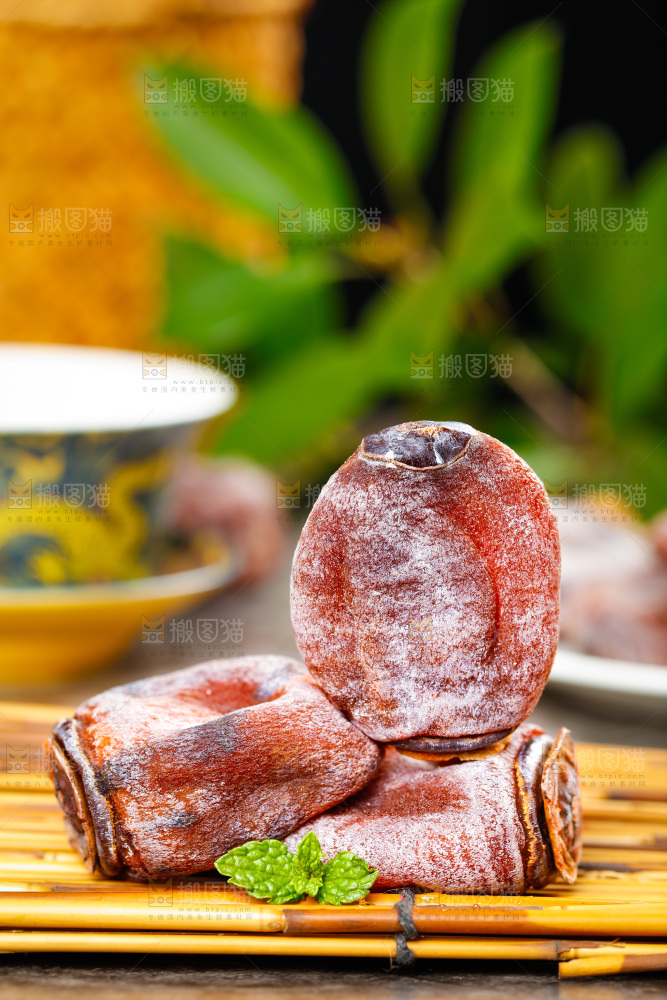 浅底上的吊柿饼