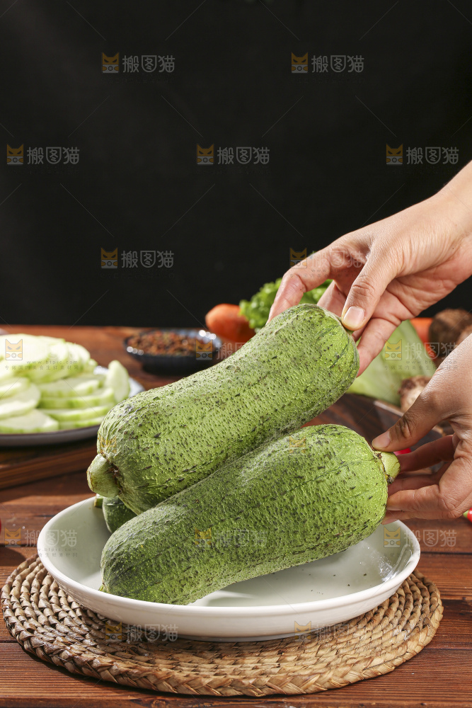 木底上的肉丝瓜